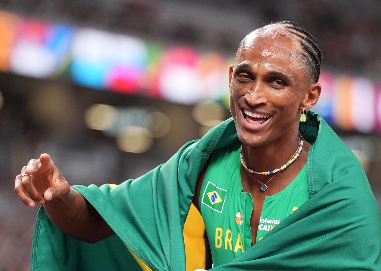 Alison dos Santos conquista prata nos 400 m com barreiras no Mundial de Tóquio - Imagem do artigo