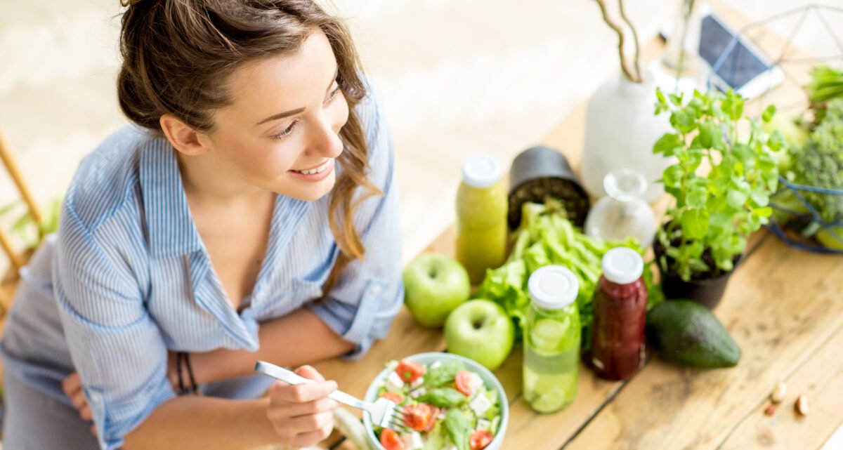 Nutricionista lista seis atitudes simples para emagrecer com saúde antes das festas - Imagem do artigo