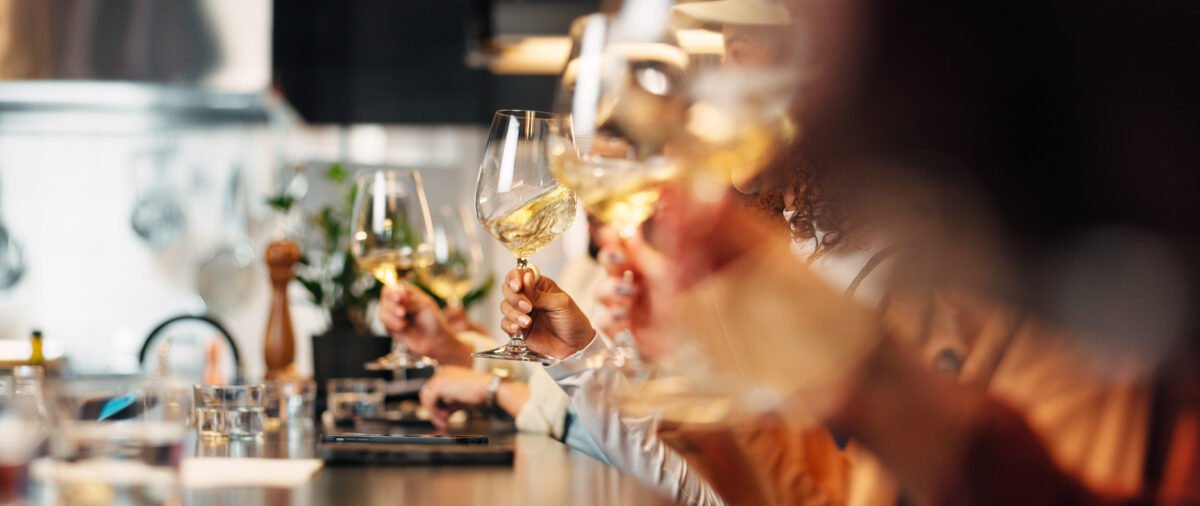 Álcool na rotina de quem faz dieta: dicas para beber sem comprometer o emagrecimento - Imagem do artigo