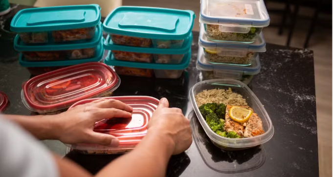 Calor aumenta risco de intoxicação alimentar e exige cuidados extras na cozinha - Imagem do artigo