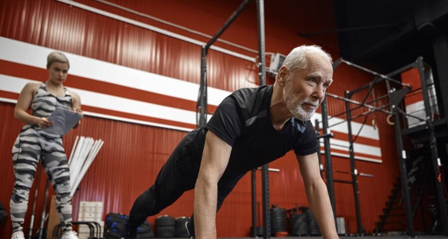 Crossfit adaptado ganha espaço entre idosos e aponta benefícios para força, equilíbrio e autonomia - Imagem do artigo