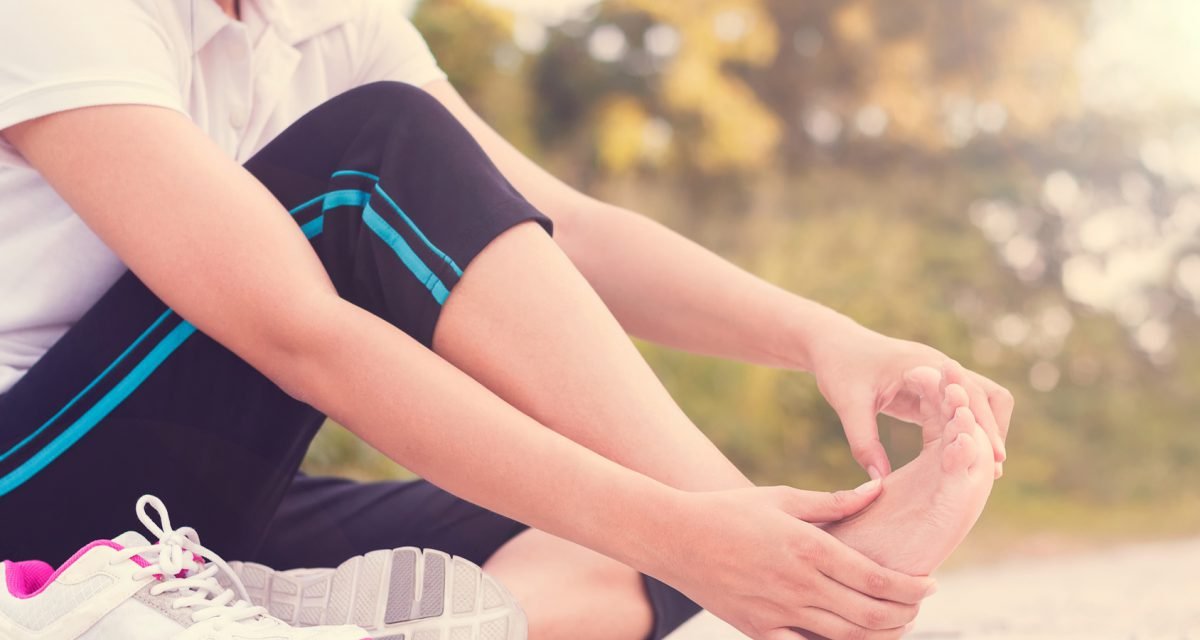 Dermatologista detalha causas, prevenção e cuidados com bolhas nos pés - Imagem do artigo