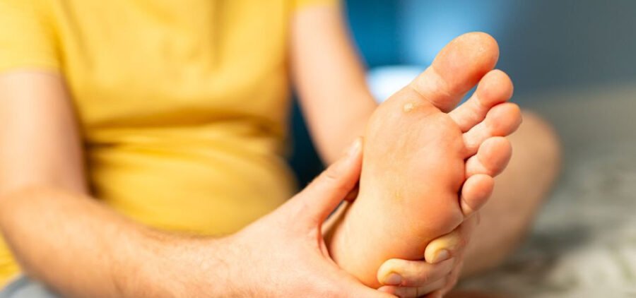 Formigamento constante nos pés pode indicar neuropatia periférica, alertam especialistas - Imagem do artigo