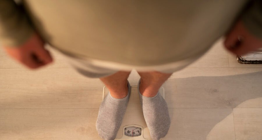 Pesquisa indica que brasileiros priorizam saúde até 2026; especialista sugere sete ações para perder peso com segurança - Imagem do artigo