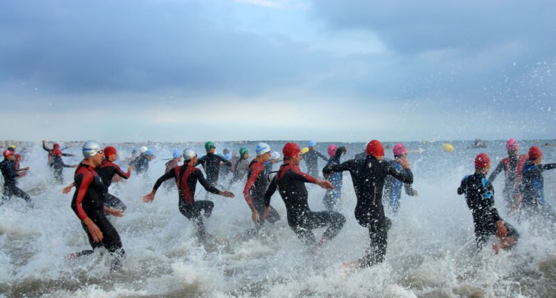 Triathlon ganha adeptos: levantamento mostra que mais de 60% dos iniciantes chegam da corrida de rua - Imagem do artigo