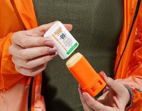 Pink Cheeks lança protetor solar facial FPS 99 com ação antioleosidade e antiacne - Imagem do artigo