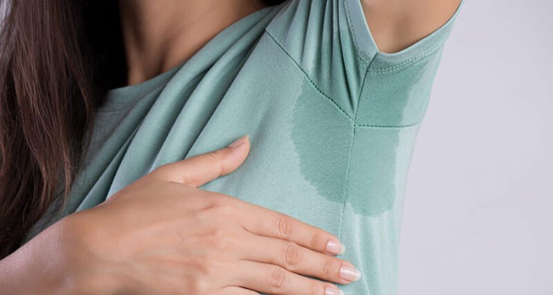 Suor em excesso pode indicar hiperidrose e afetar qualidade de vida - Imagem do artigo