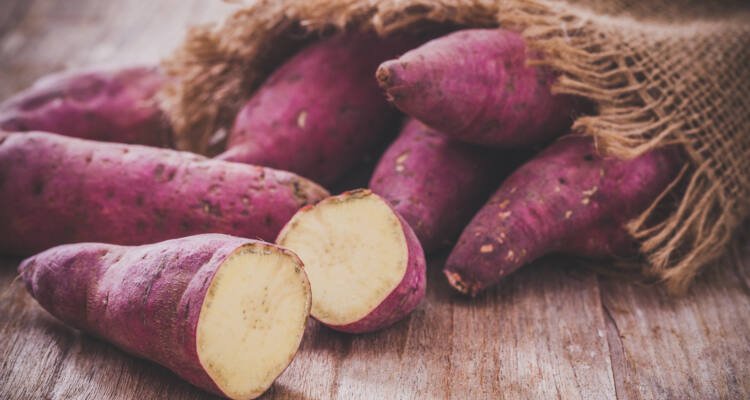 Nutrólogo defende batata-doce como alimento versátil e rico em nutrientes, além do universo fitness - Imagem do artigo original