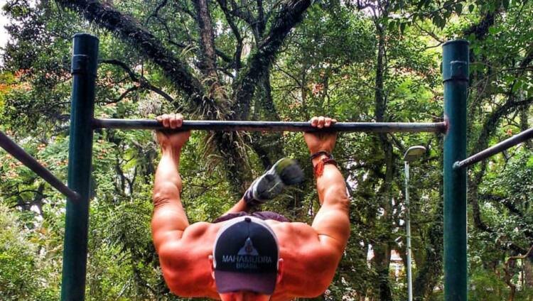 Calistenia se consolida como opção acessível de exercício sem necessidade de academia - Imagem do artigo