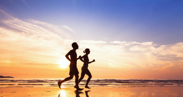 Corrida de rua favorece saúde mental, mas não dispensa acompanhamento terapêutico, dizem especialistas - Imagem do artigo