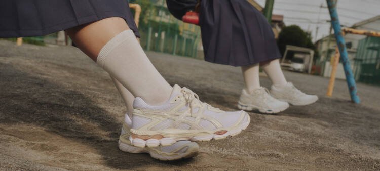 Asics relança Gel-Cumulus 16 e mira público feminino com foco em conforto urbano - Imagem do artigo original